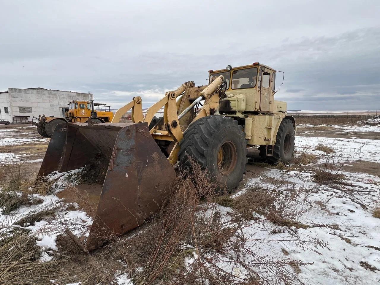 Фронтальный погрузчик К-700