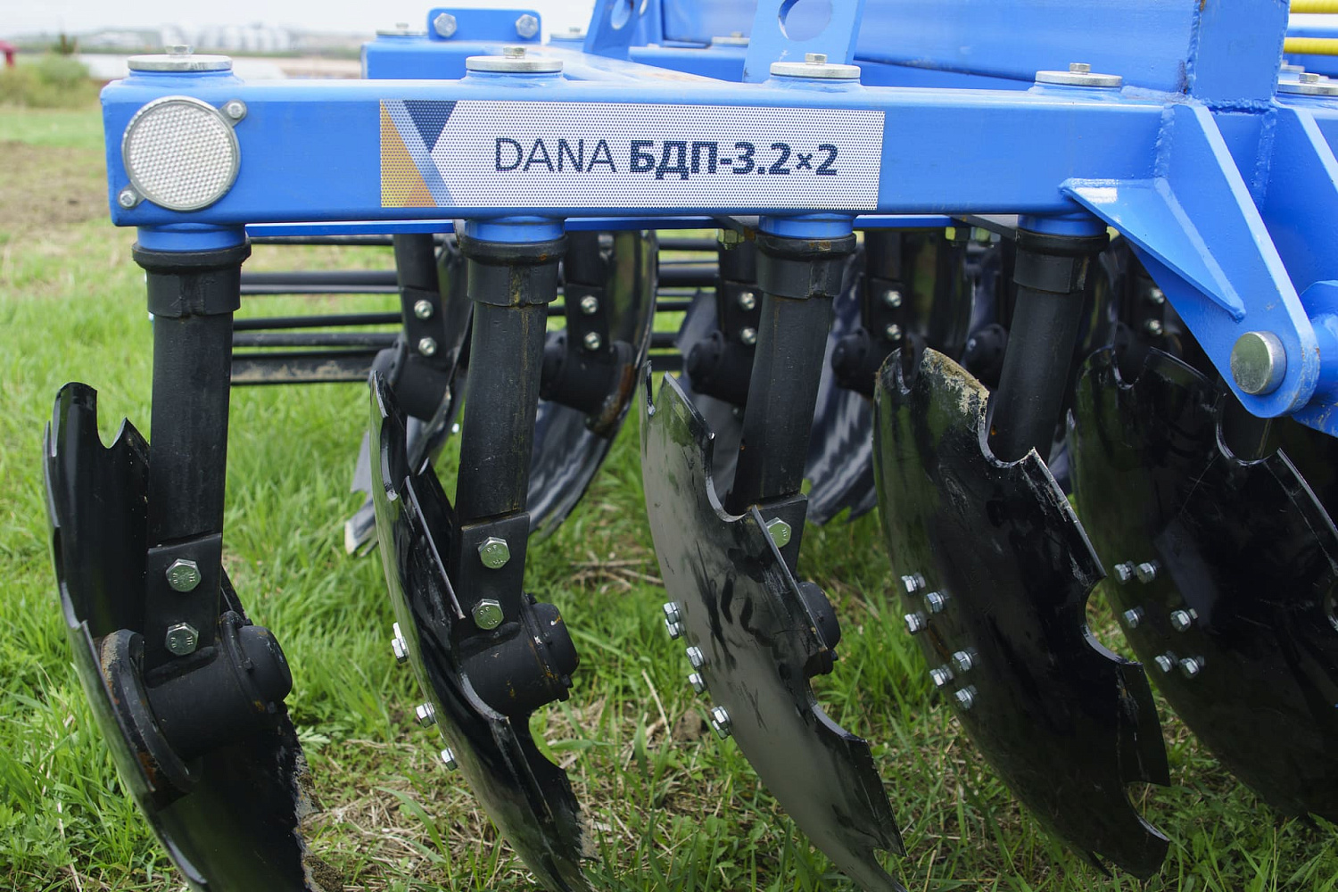 Борона дисковая полуприцепная двухрядная DANA БДП-3,2×2 («Алмаз»)