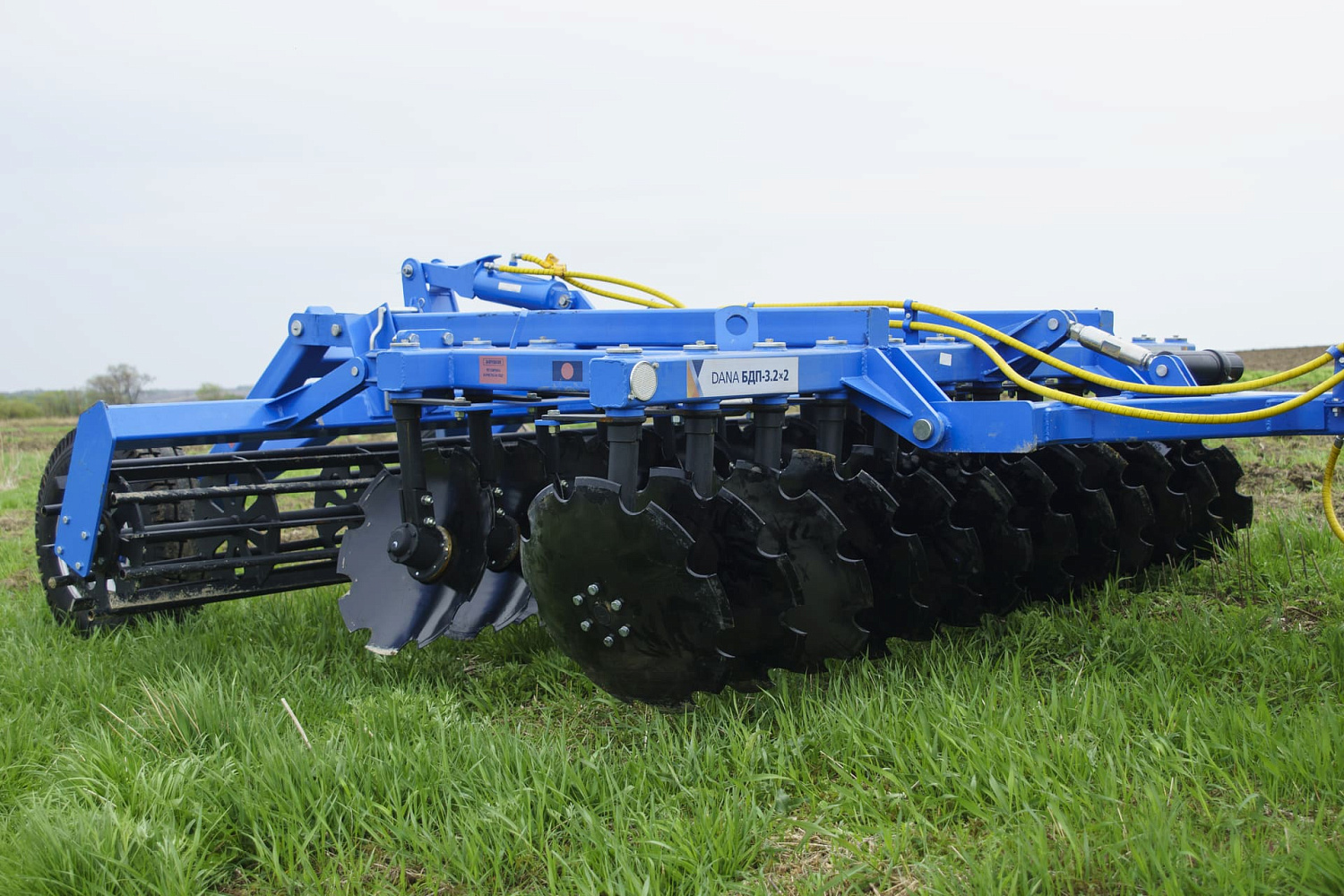 Борона дисковая полуприцепная двухрядная DANA БДП-3,2×2 («Алмаз»)